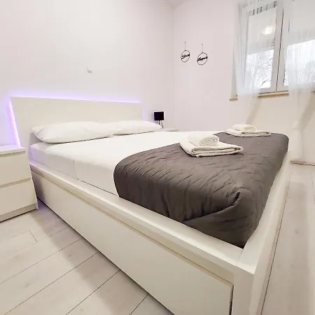 Apartman - Sea, And Happiness Bol