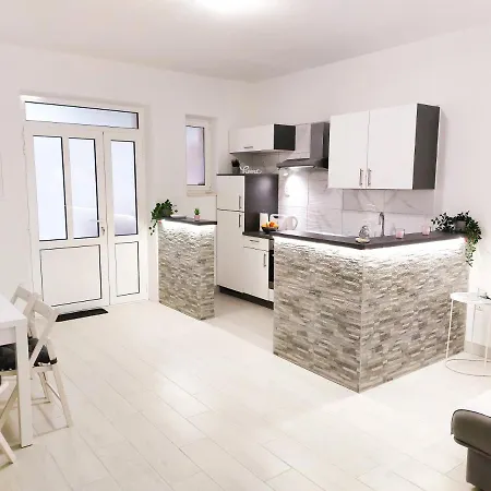 - Sea, And Happiness Apartman